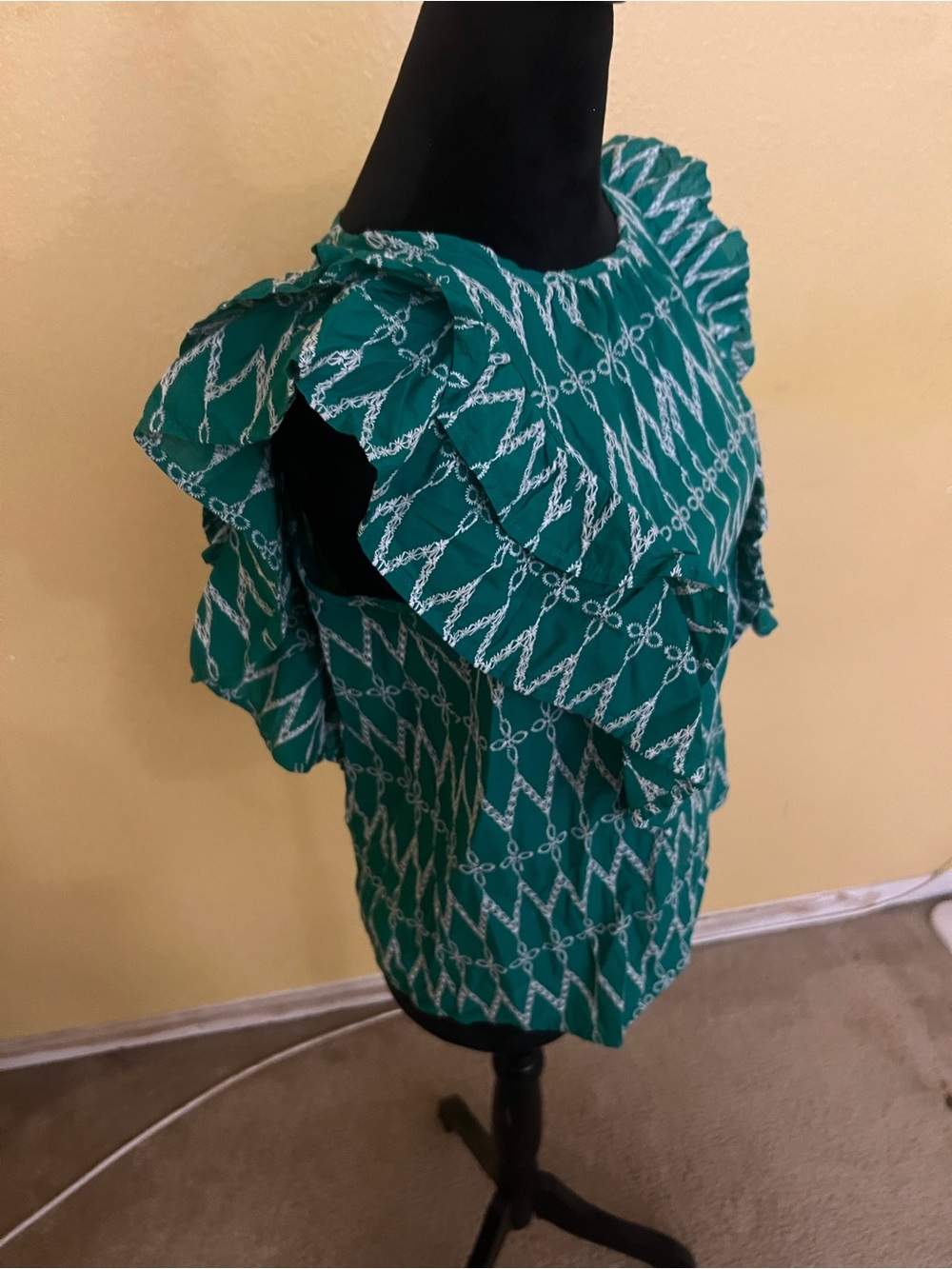 Universal Thread Green Geometric Ruffle Blouse - Picture 5 of 7